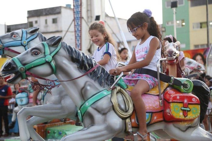 Alunos da rede municipal de ensino de Arapiraca ganham dia de diversão no parque