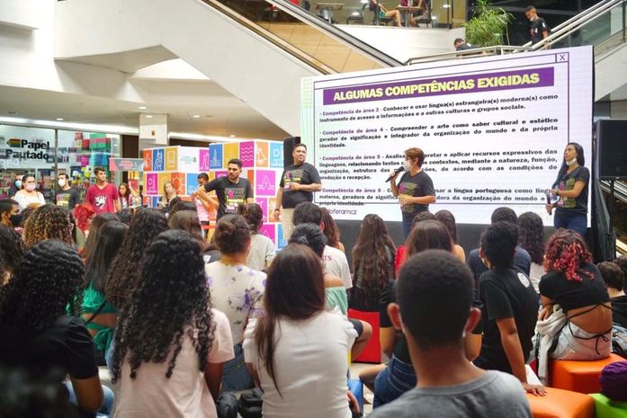 Feirão do Estudante reúne estudantes de escolas públicas, privadas e universitários para troca de conhecimento