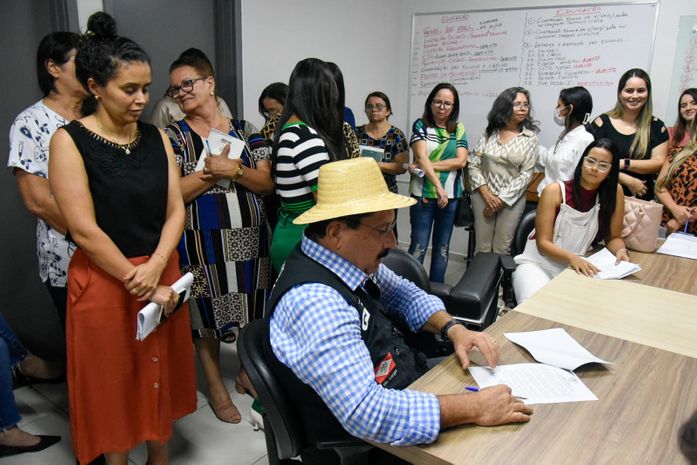Prefeito Gilberto Gonçalves e Secretário Carlos Gonçalves se reúnem com profissionais para implementar repasse do piso da enfermagem em Rio Largo