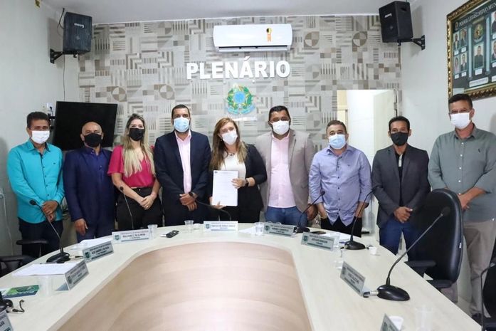 Em sessão extraordinária, Câmara de Santana do Mundaú aprova PL que autoriza pagamento de 70% do rateio do Fundeb aos profissionais da Educação