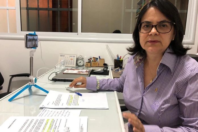 Vereadora Gilvania Barros pede a Teófilo implantar programa de auxilio emergencial para classe artística de Arapiraca devido a pandemia do Covid-19.