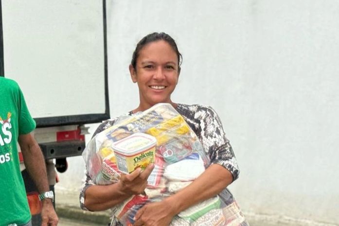 Assistência Social de Anadia distribui 300 cestas de alimentos