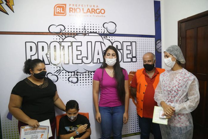 Secretária Gabriela Gonçalves acompanha início de vacinação de crianças de 5 a 11 anos em Rio Largo