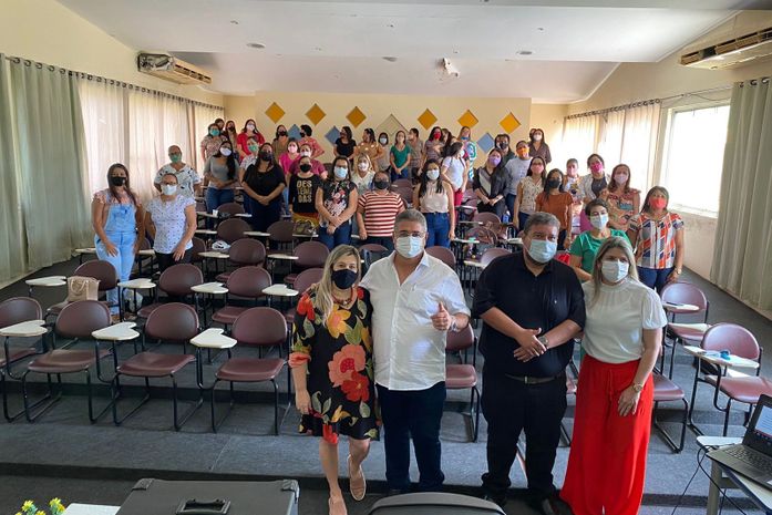 Prefeito George Clemente participa da formação dos professores da Educação Infantil