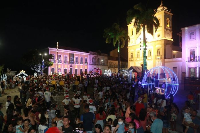 Penedo Luz 2022 tem Papai Noel, decoração natalina, shows e Festival de Coros
