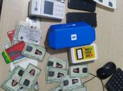 Polícia apreende 27 identidades falsas com a fotos de mulheres; acusada foi presa 