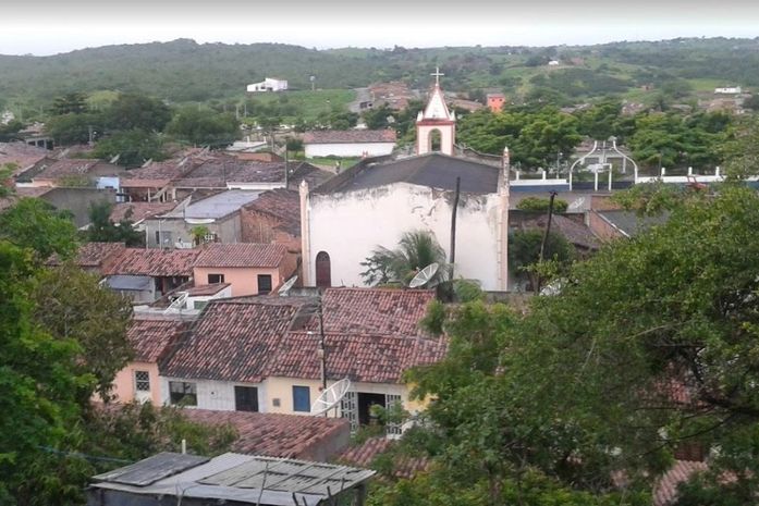 Ao trocar lâmpada de poste, eletricista de prefeitura cai e morre ao bater a cabeça