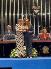 No Senado, ex-prefeita e ex-deputada federal Célia Rocha é homenageada com a Comenda Ceci Cunha