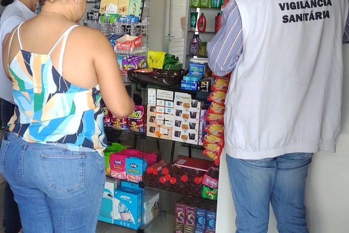 Farmácias foram autuadas e responderão a processos administrativos.