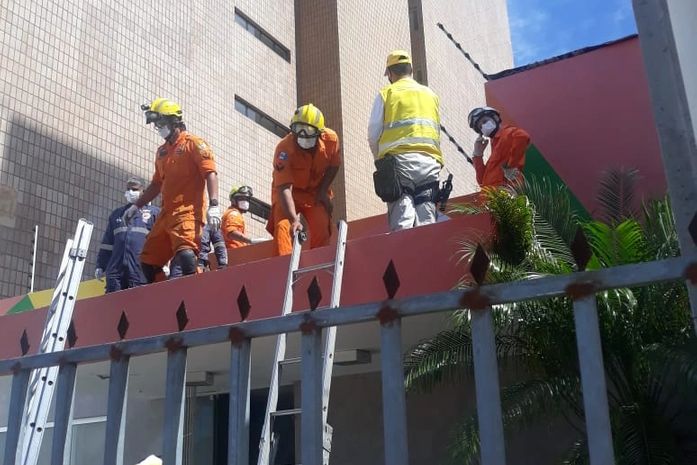 Homem morre eletrocutado após suposta tentativa de furtar fios de cobre em estabelecimento na Pajuçara