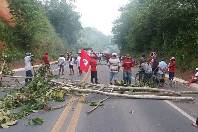 Manifestantes ainda bloqueiam BR-101; BR´s 316 e 104 estão liberadas
