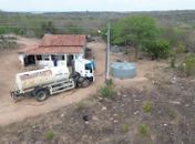 Prefeitura de Delmiro Gouveia realiza mutirão emergencial de água e beneficia 54 famílias na Zona Rural

