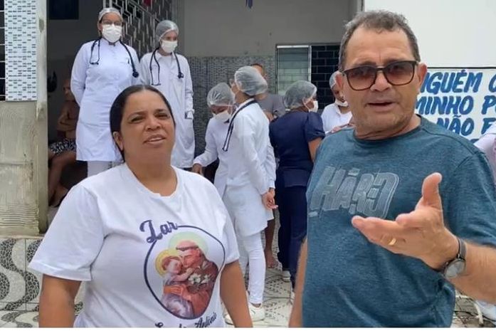 A diretora Dona Carminha pede apoio dos alagoanos em vídeo gravado com a nossa reportagem