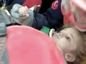 Imagens mostram resgate da pequena Elif, nos escombros do terremoto na Turquia