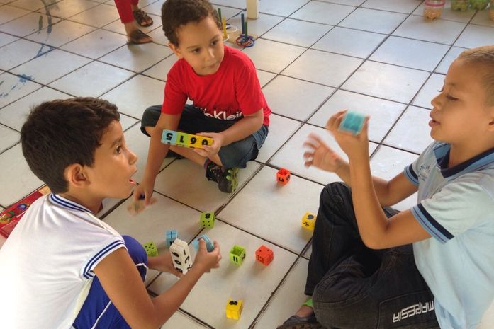 Alunos da Educação Especial realizam exposição de jogos do Projeto Matemática Inclusiva.