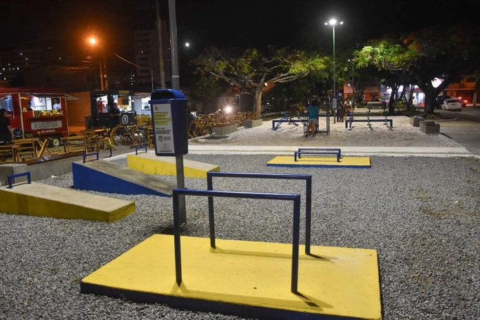 Rui Palmeira entrega praça revitalizada no Santo Eduardo