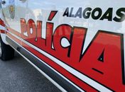 Homem é encontrado morto em casa com perfurações no pescoço na Ponta Grossa, em Maceió