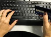 Juros do cartão de crédito pesam mais para famílias em fevereiro