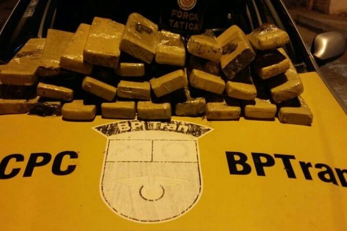 Mais de 27 kg de maconha são apreendidos dentro de residência