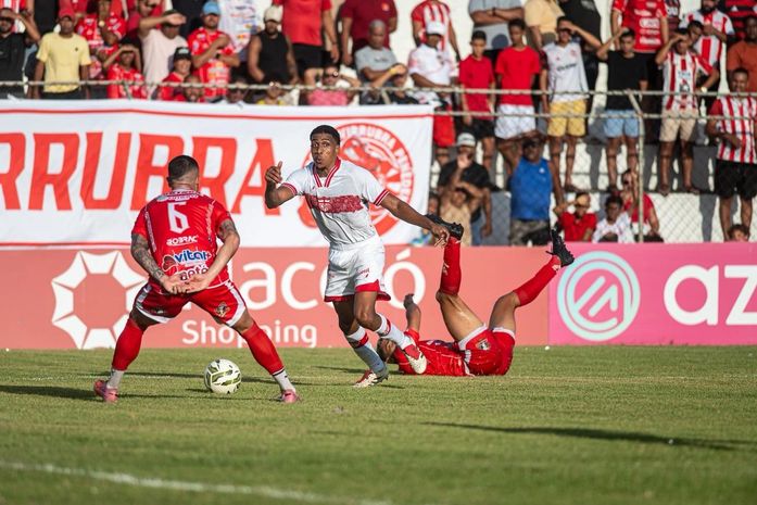 CRB vence o Penedense fora de casa e assume a liderança do Alagoano