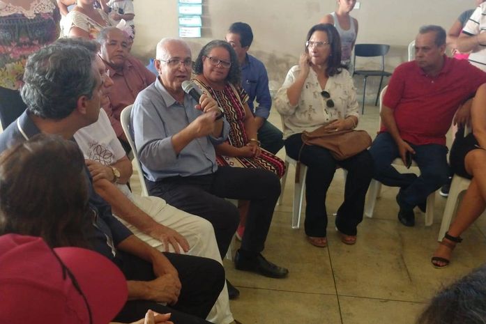 Rogério Teófilo participa de encontro com moradores do residencial Agreste
