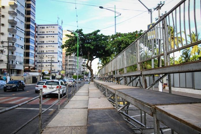 Prefeitura monta estrutura para o desfile das escolas de samba