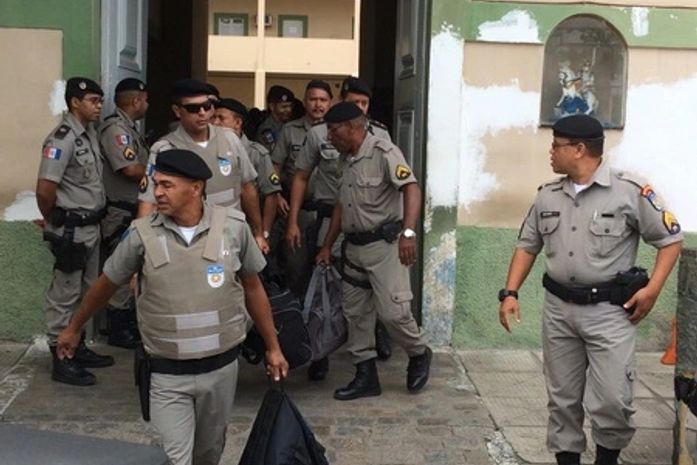 Policiais embarcam para atuar nas eleições