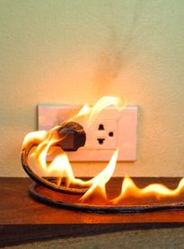 Choques elétricos em instalações domésticas provocaram 54 mortes no Brasil em 2025, aponta levantamento