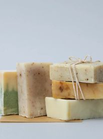 Novas regras reduzem burocracia para produção e venda de cosméticos artesanais