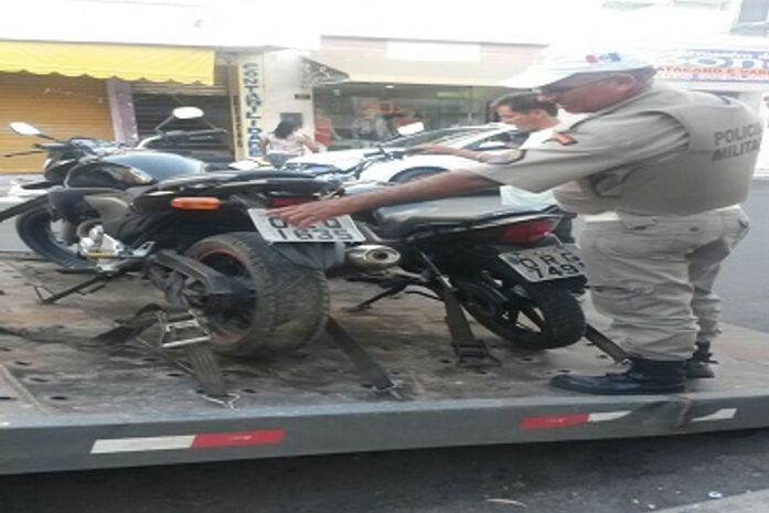 Policial do BPtran durante operação no Centro de Maceió