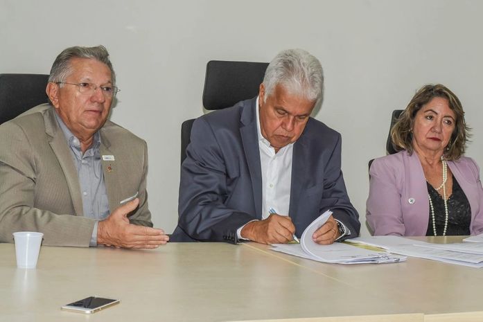 Clínicas formalizam prestação de serviço com o Município