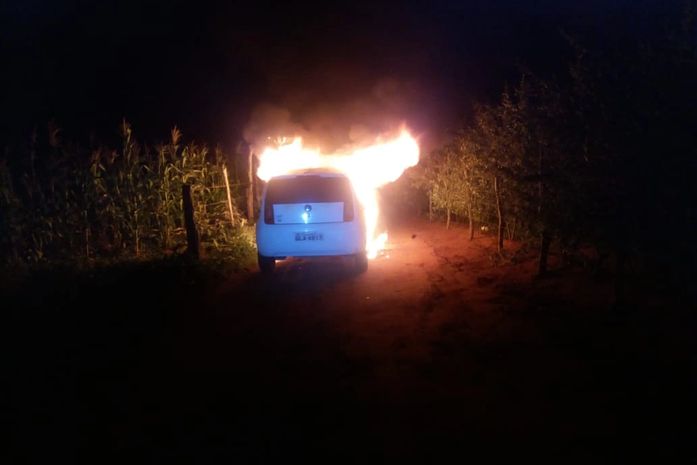 Veículo roubado de suplente de vereador assassinado é encontrado em chamas na zona rural de Igaci