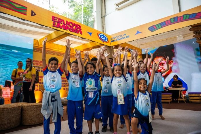 Centenas de estudantes participam do início das atividades da Semed na 11ª Bienal do Livro de Alagoas