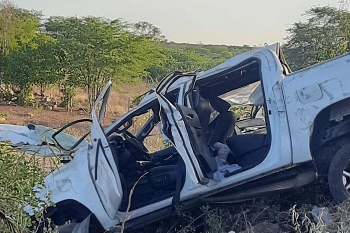 Carro capotou na BR-423