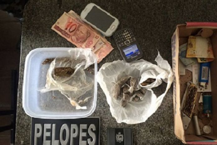 Dois menores são apreendidos em 'boca de fumo'