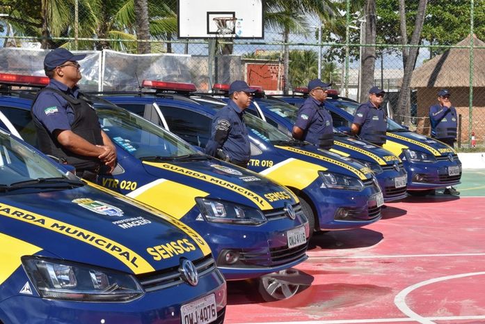 Prefeito entrega novas viaturas e equipamentos à Guarda Municipal