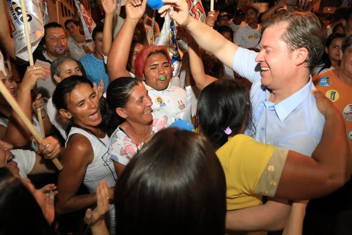 Coruripe recebe deputado Marx com grande caminhada