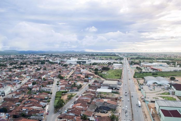 Justiça bloqueia contas de município de AL para garantir suplemento a criança com grave sequela do sarampo