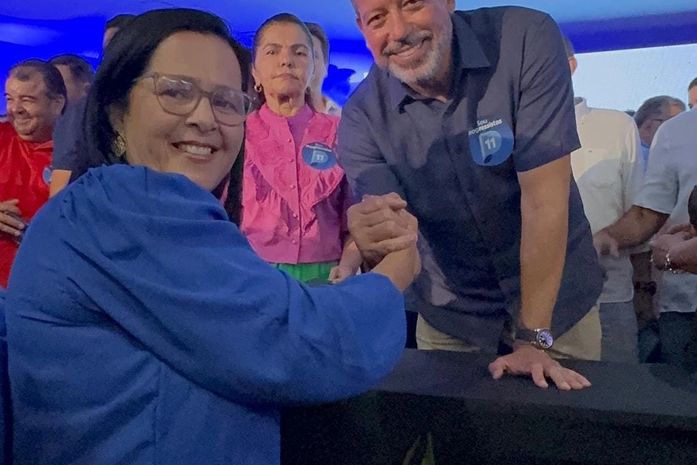 Edilza Alves assina ficha de filiação ao PP