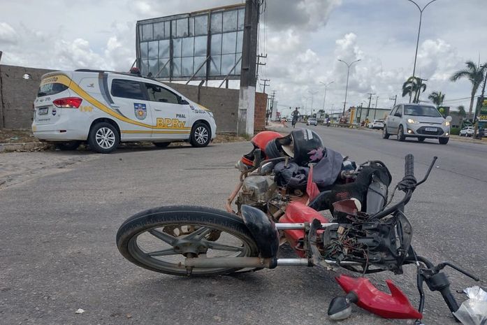 Cinquentinha colide com veículo em Arapiraca 