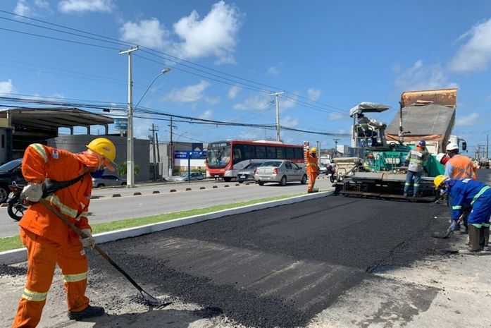Pavimentação em obra de ampliação da Menino Marcelo alcança mais de 80% de conclusão