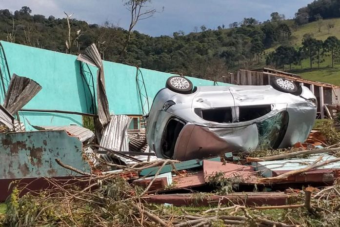 Tempestade em Santa Catarina afeta 26 cidades e deixa 830 desabrigados
