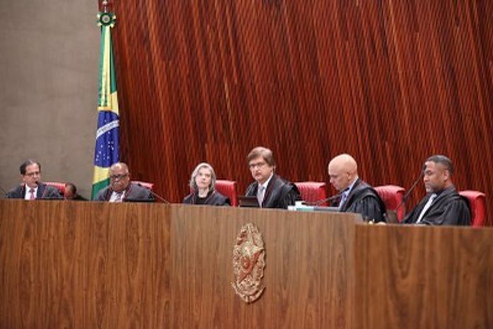 Político fica impedido de disputar eleições até 2028