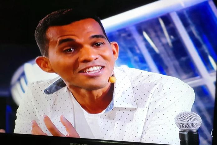 Que menino bonito é esse, Carlos Silva, que resguarda n'alma, a memória do amor da sua Maria Madalena.