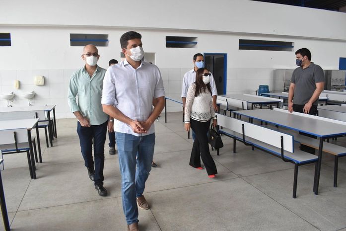 Escola municipal, no Jacintinho, passa por revitalização e recebe nova quadra