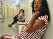 O projeto determina que a grávida seja conscientizada acerca do parto normal e da cesárea devendo a decisão ser registrada em termo de consentimento