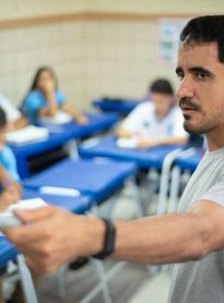 Educação abre inscrições para o Programa Bolsa Mais Professores com auxílio de R$ 2,1 mil
