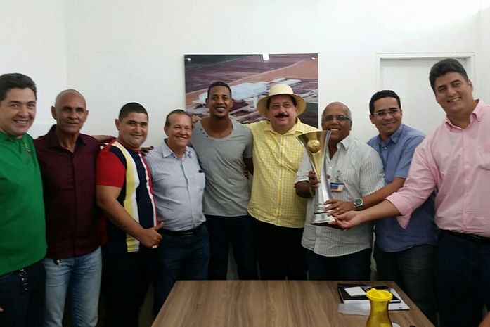 Prefeito Gilberto Gonçalves propõe incentivo ao CSA para construção da Arena do Azulão em Rio Largo