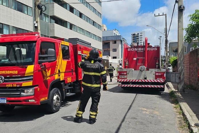 Incêndio em cobertura de hotel: dois homens são levados à UPA após inalarem fumaça