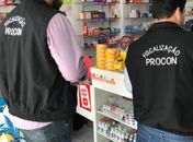 Fiscais do Procon Maceió pesquisam preços de medicamentos